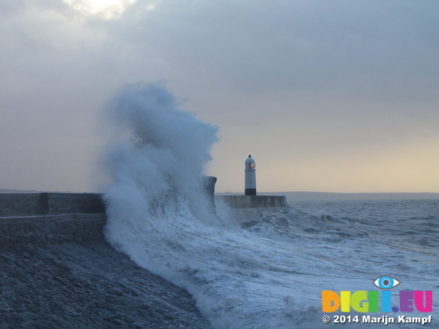 SX33381 Waves at Porthcawl lighthouse